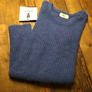 Sleeveless knitted sweater